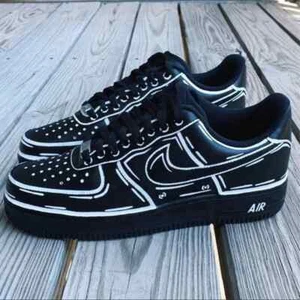 Air Force 1 Custom Casual Black Shoes "Bold White Chalk" Retro Graffiti Outline - Picture 1 of 20