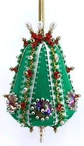 Mary Maxim Weihnachtsschmuck grün rot Stecknadel Satin Perlenband verziert - Bild 1 von 6