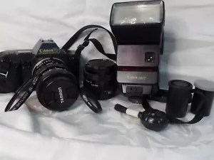 Canon T70 MF 35mm SLR Film Camera w/ 2 Lenses , flash And Extras !! Tested !! - Foto 1 di 12