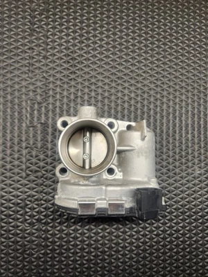 Genuine OEM Throthle Body For Fiat 500 1.4L 2012-2020 Bosch 0280750568 (37,924) - Image 1 of 4