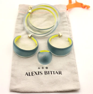 JUEGO DE PULSERA, PENDIENTES Y ANILLOS ALEXIS BITTAR ÓRBITA LUCITE AZUL NEÓN Y AMARILLO Foto 1 de 4