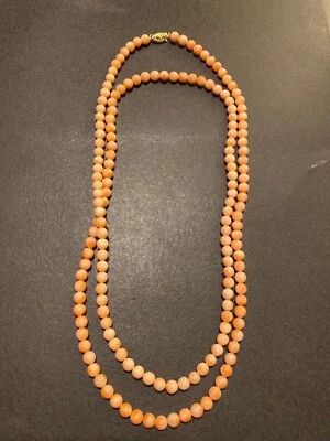 Lindo colar longo de contas de coral pele de anjo com fecho de ouro 14k - Imagem 1 de 4