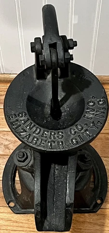 Vintage Sanders Co. ING Cast Iron Hand PITCHER WATER PUMP Elizabeth City N.C.25” Cover