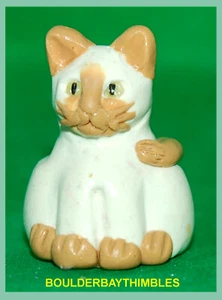 BOULDER BAY- Hand crafted Thimble - SITTING CAT #09 CREAM with TAN POINTS - Picture 1 of 6