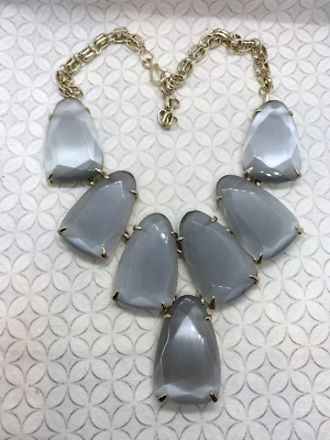 Collar Kendra Scott Harlow Distintivo Gris Pizarra Ojo de Gato Vidrio Tono Dorado Foto 1 de 4