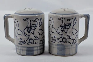 Louisville Stoneware Salt & Pepper Shaker Set w/Handle, Gaggle of Geese Pattern - Picture 1 of 8