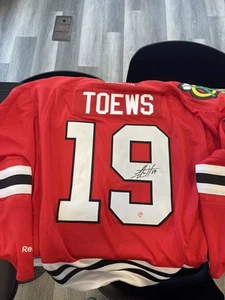 Camiseta deportiva firmada por Jonathan Toews de los Chicago Blackhawks Reebok (L) con certificado de autenticidad (valor de marco) EM - Imagen 1 de 6