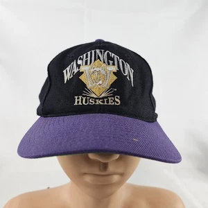 De colección Washington Huskies Diseñador Premio Prendas para la cabeza Firma Sombrero Snapback LEER⬇ - Imagen 1 de 10