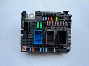 Citroen Peugeot fuse box 9807427980 - Picture 1 of 3