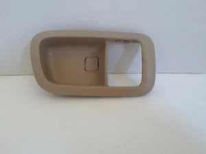 1997 - 2001 LEXUS ES300 PASSENGER RIGHT INTERIOR DOOR HANDLE BEZEL TAN OEM - Bild 1 von 12