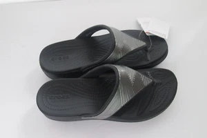 Sandali donna Crocs nuovi con etichetta zeppa neri metallizzati taglia 8 - Foto 1 di 4