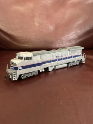 Walthers Trainline HO Amtrak Dash 8-32BHW #506 Locomotive Classic Phase IV Paint - Image 1 of 4