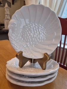 2012 Retired White Pottery Barn Turkey Plates Set of 4 NEW - Picture 1 of 24