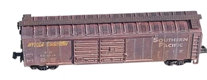 Life-like Southern Pacific Weathered Box Car Hydra-Cushion SP 606016 - N Scale - Picture 1 of 5