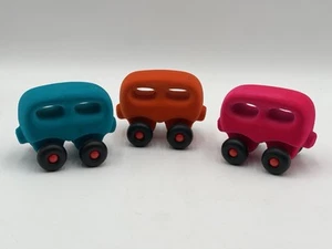 Rubbabu Squishy weicher Schaumstoff auf Rädern 3 Autos Set Spielzeug türkis orange pink - Bild 1 von 10