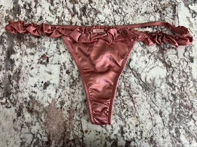 Bragas tanga con volantes satinados Little Things sexy vintage de Victoria's Secret MED Foto 1 de 3