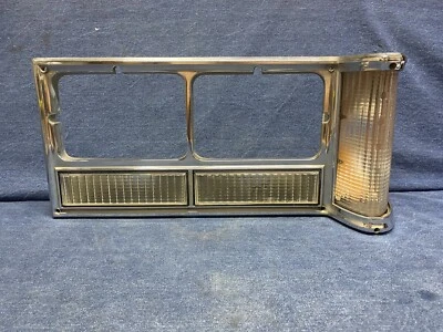 Lincoln Versailles 1977 1980 luz de estacionamiento izquierda, bisel del faro señal de giro DN Foto 1 de 4