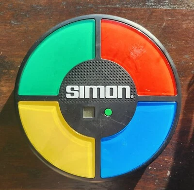 Hasbro Simon Says Electronic 2013 Classic Memory Game Tabletop Works Great - Image 1 of 2