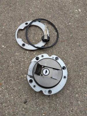 Крышка топливного бака Suzuki B-King GSX1300BK - Изображение 1 из 4