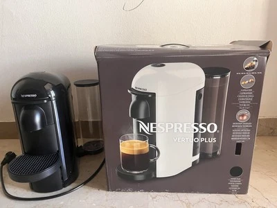 Macchina Caffè Nespresso Vertuo Plus - Colore Nero - Immagine 1 di 4