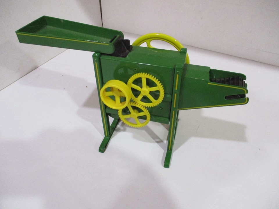 Ertl Green and Yellow John Deere Corn Sheller 1:8 Scale #5060 - Image 1 of 4