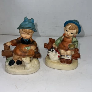 "2 estatuillas de niña hechas en Japón con cordero y pollo Hummel Goebel aspirado 4,5""" - Imagen 1 de 11