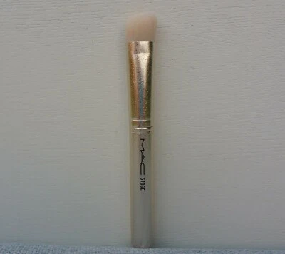MAC 570SE Angled Large Shadow Brush, Travel Size, Brand New!  - Image 1 of 4
