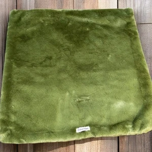 Funda falsa de almohada Calvin Klein de felpa de piel sintética cierre de cremallera verde estándar - Imagen 1 de 13