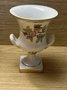 HEREND Hungry Hvngry PORCELAIN HANDPAINTED VASE Porcelain Gilted Urn Butterflies - Picture 1 of 23