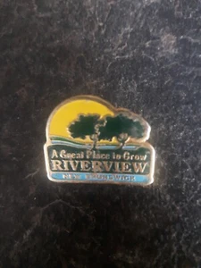 Riverview New Brunswick A Great Place To Grow Lapel Pin FREE COMBINED SHIPPING - Picture 1 of 2
