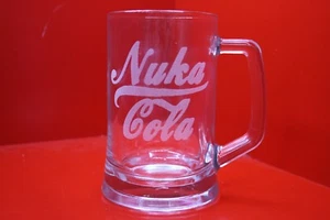 Jarra de vidrio grabado Nuka-Cola Logo Fallout 3 4 New Vegas Nuka Cola - Imagen 1 de 5
