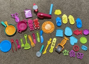 Play Doh Lot ~ Formen Presse Werkzeuge Schneider Mickey und Minnie Maus Formen Platten - Bild 1 von 5