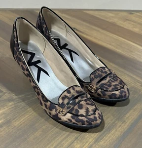 Anne Klein Sport donna tagalong stampa leopardata tacco zeppa 2,5", decolte, taglia 9 - Foto 1 di 10