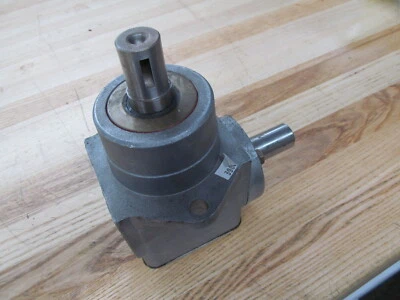 GRASSHOPPER 原始设备制造商 MOWER 部件 390025 右角 MOWER DRIVE GEAR 盒 — 第 1/2 张图片