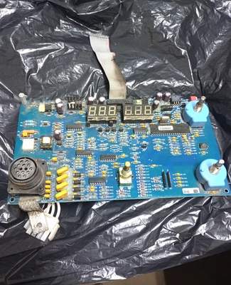 MILLER XMT 350 CC/CV 243576B MONTAJE TARJETA CIRCUITO, PANTALLA PANEL FRONTAL Foto 1 de 4