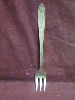 Horquilla de cóctel International Sterling WEDGWOOD 5 1/2" 16 gramos monograma M Foto 1 de 4