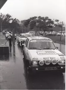 FOTO FOTO PEUGEOT 104 ZS RALLY BANDAMA COSTA MARFIL 1978 PERÍODO ORIGINAL DPPI - Imagen 1 de 2
