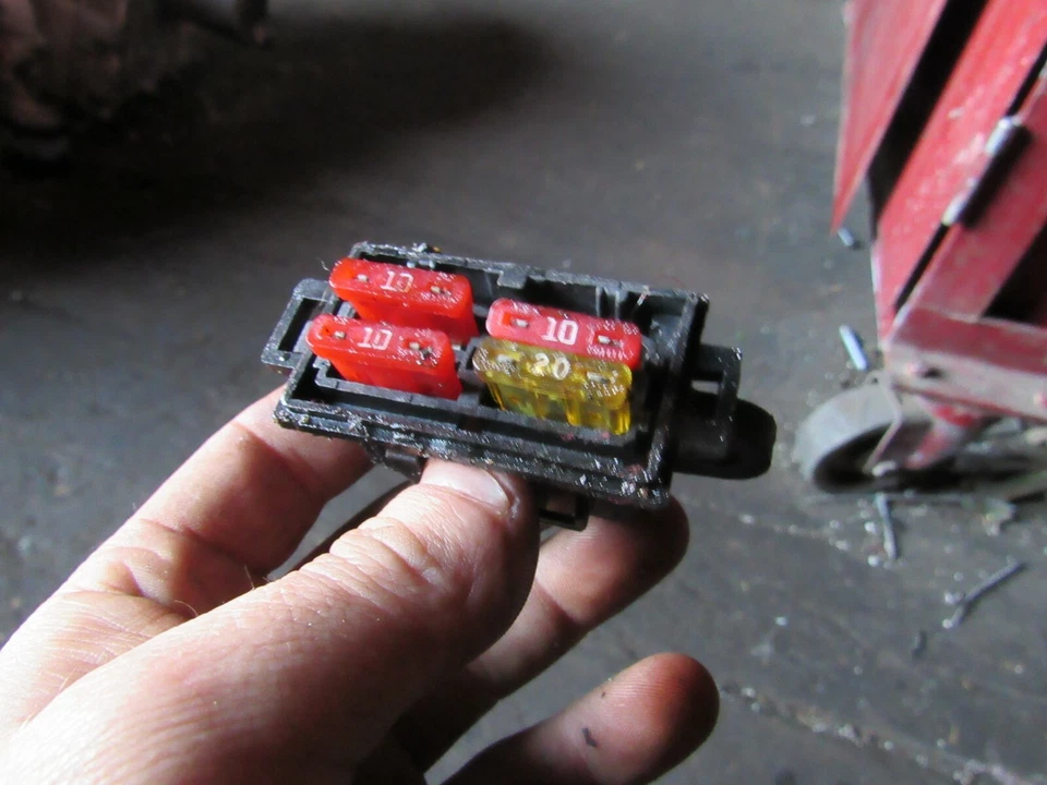 Suzuki GSX600 1993 Katana caja de fusibles Foto 1 de 1