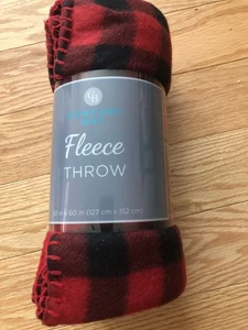 Comfort Bay Soft Red & Black Plaid Fleece Throw/Blanket 50"×60" ~New - Picture 1 of 3