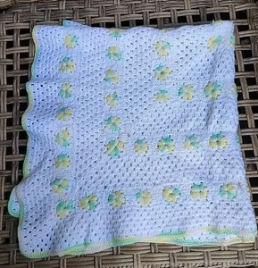 Manta de ganchillo hecha a mano amarilla verde flor abuela cuadrada bebé afgano 32x32 - Imagen 1 de 8