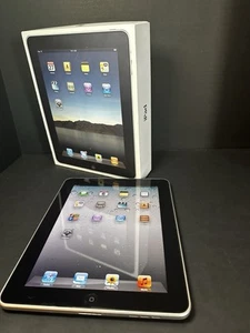 Apple iPad 1a generazione 16 GB, Wi-Fi, 9,7 pollici argento scatola originale, cavo di ricarica testato - Foto 1 di 15
