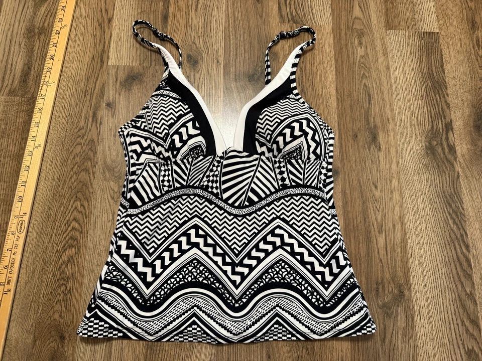 Top de traje de baño Kenneth Cole, para mujer talla 34B/C, negro blanco, estampado integral Foto 1 de 4