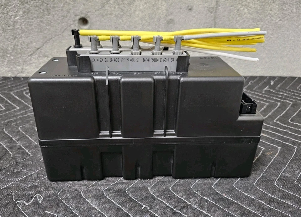 2000-06 Mercedes-Benz S430 W220 Genuine Vacuum Pump - Image 1 of 4