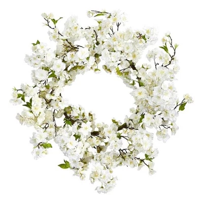 Corona de pétalos de flor de cerezo vibrante casi natural de 24" en blanco Foto 1 de 4
