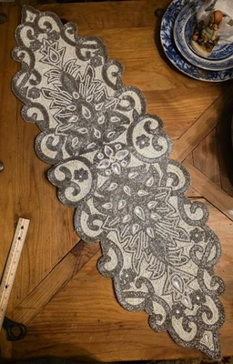  PIER 1 串珠桌跑步银色和白色 12 X 39 英寸婚礼节日冬季  — 第 1/4 张图片