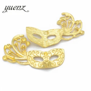 2PC Dollhouse Miniature 1/6 Scale Retro Prom Mask Pendant Decoration Accessorie - Picture 1 of 8