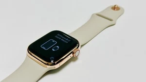 Custom 24K Rose Gold 41MM Apple Watch SERIES 8 Stainless Steel Sport Band - Picture 1 of 7