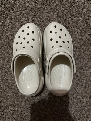 hueso zueco crocs mega crush Foto 1 de 2