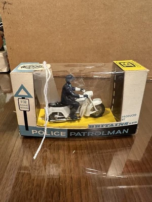 Motocicleta Britains LTD POLICE PATROLMAN TRIUMPH THUNDERBIRD #9697 1/32 NUEVA EN CAJA Foto 1 de 4