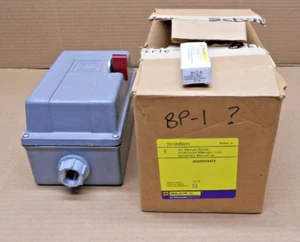 MOTOR MANUAL DE ARRANQUE CUADRADO D 2510MBW1 AC BOTÓN CERRADO NEMA 4 4X CON B12.8 - Imagen 1 de 5